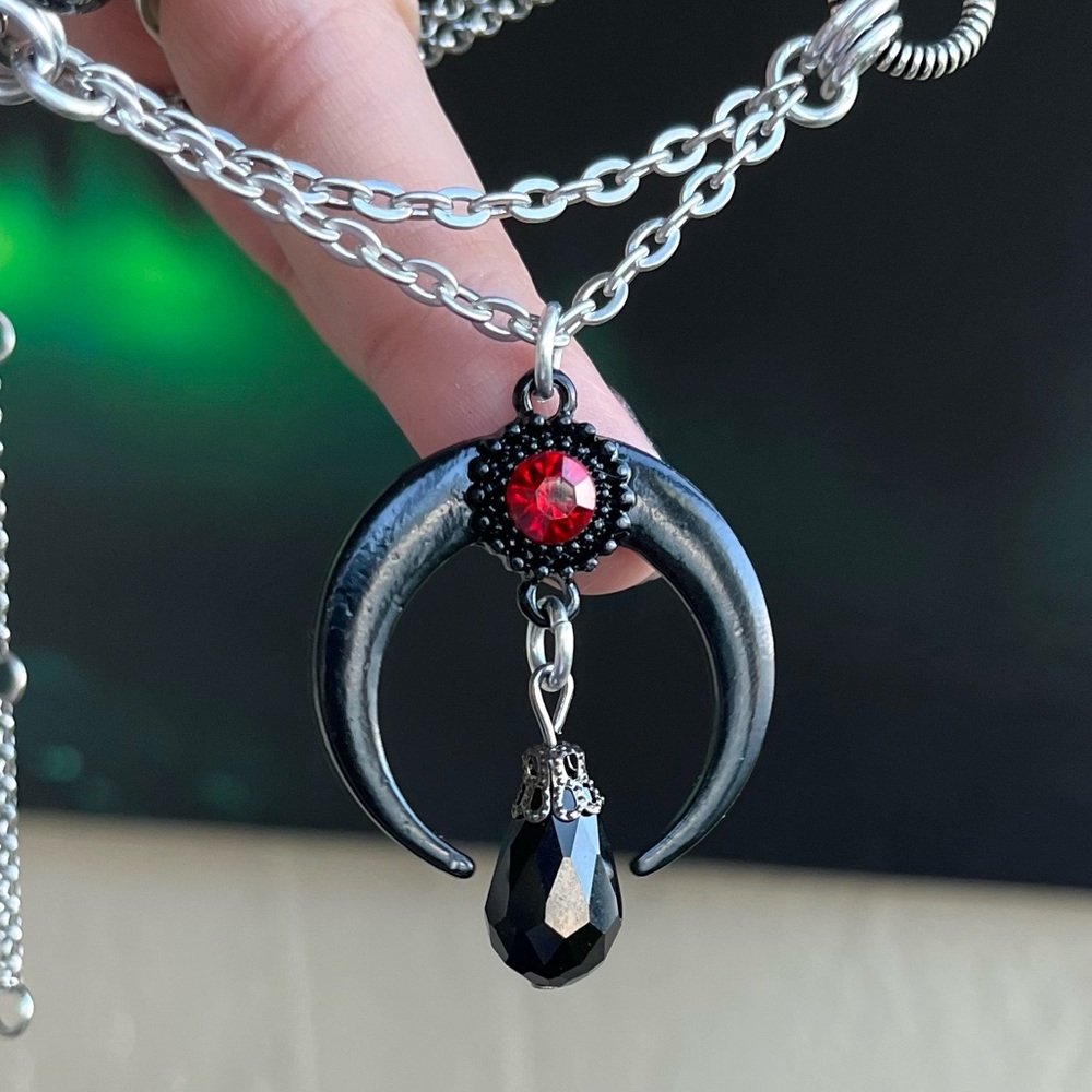 Handmade maille choker necklace black up side down moon lunula red & black stone - Picture 4 of 14